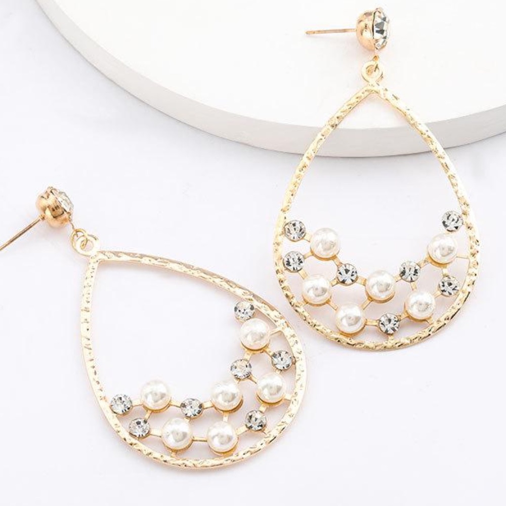 NEW! Beautiful Holiday Earrings!